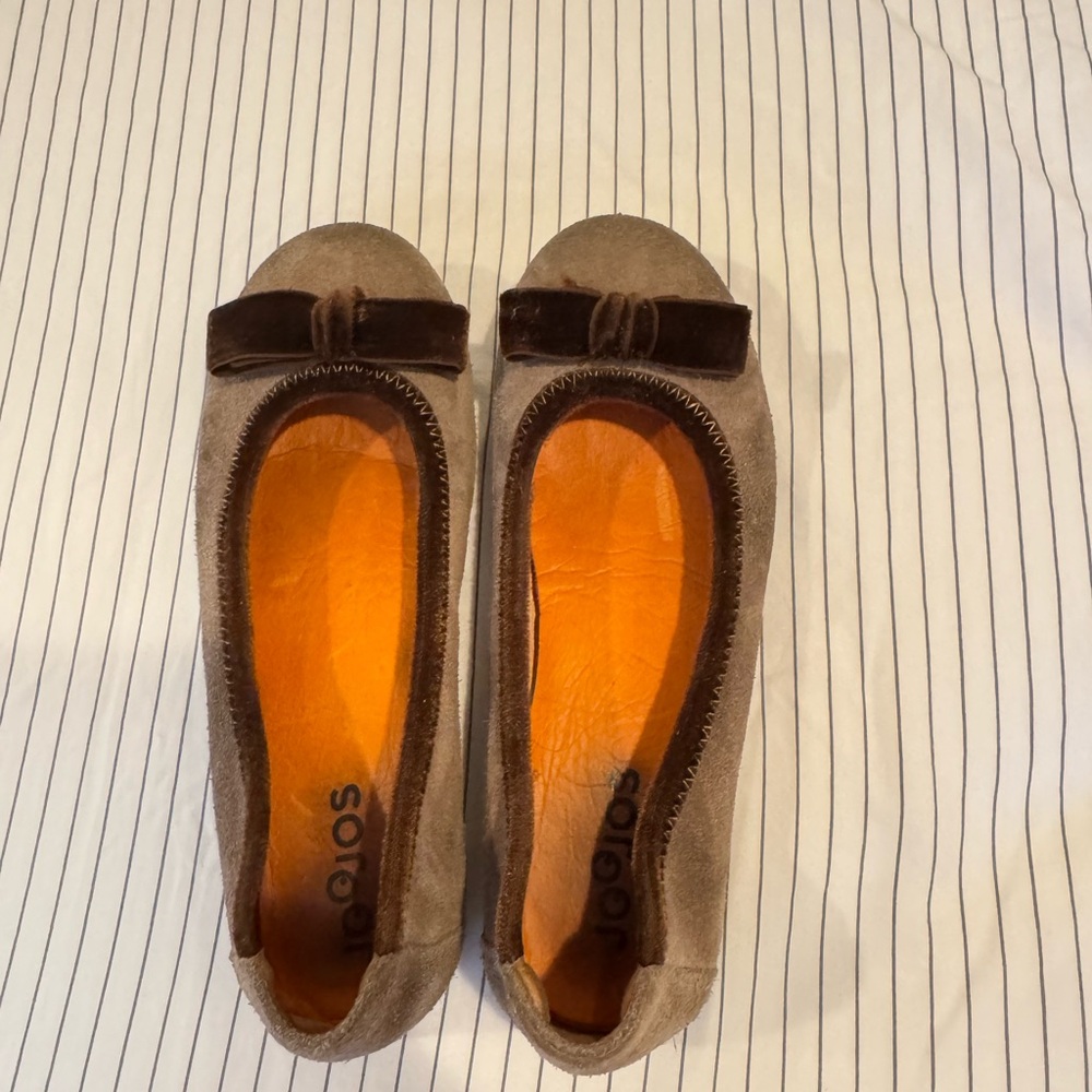 Chic Tan Kids Dress Shoes with Bow by